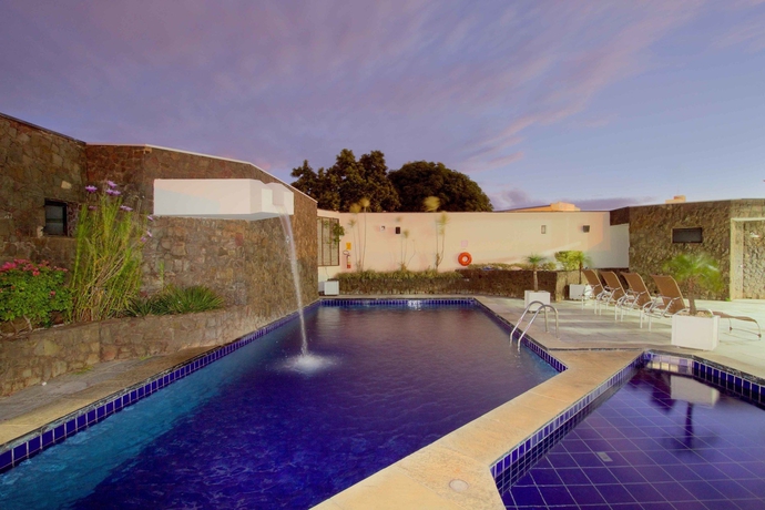 Imagen de la piscina del Hotel Bristol Exceler Plaza. Foto 16