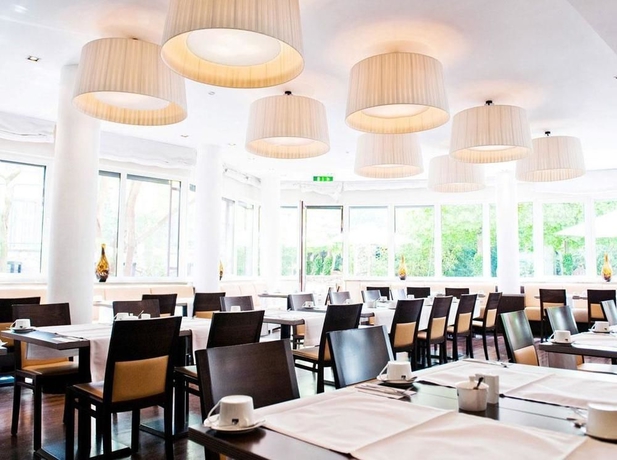 Imagen del bar/restaurante del Hotel Bristol Frankfurt. Foto 2