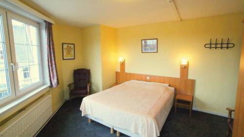 Imagen de la habitación del Hotel Bristol International. Foto 7