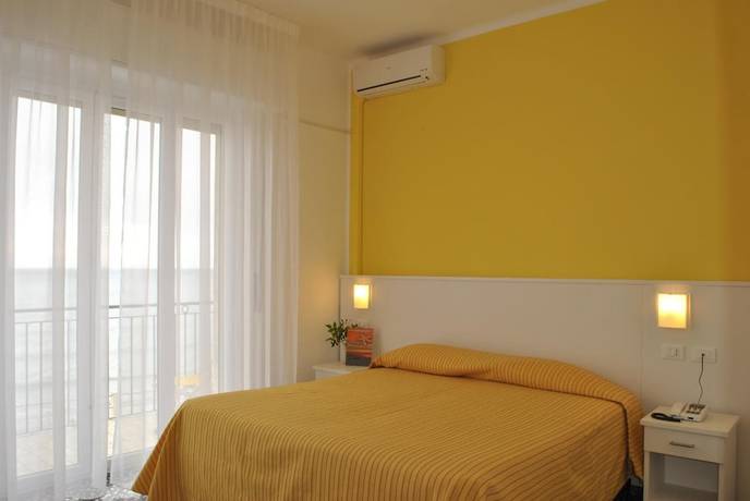 Imagen de la habitación del Hotel Bristol, Laigueglia. Foto 4