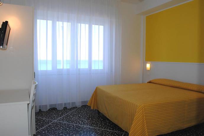Imagen de la habitación del Hotel Bristol, Laigueglia. Foto 6
