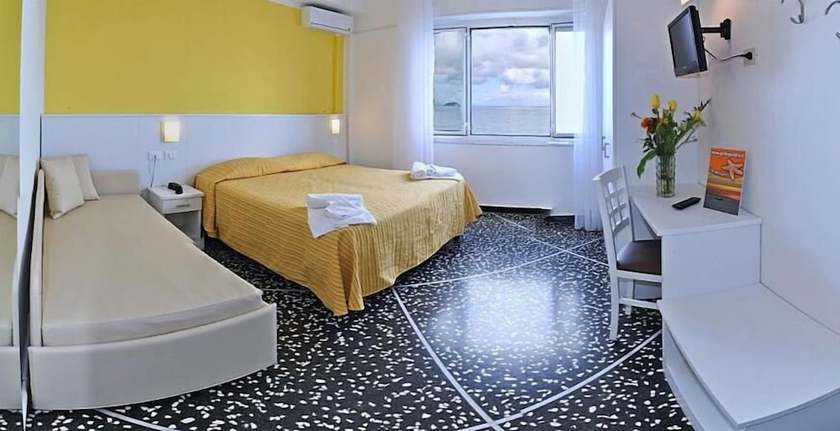 Imagen de la habitación del Hotel Bristol, Laigueglia. Foto 11