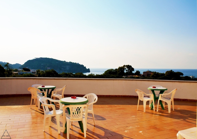 Imagen de los exteriores del Hotel Bristol, Majo. Foto 13