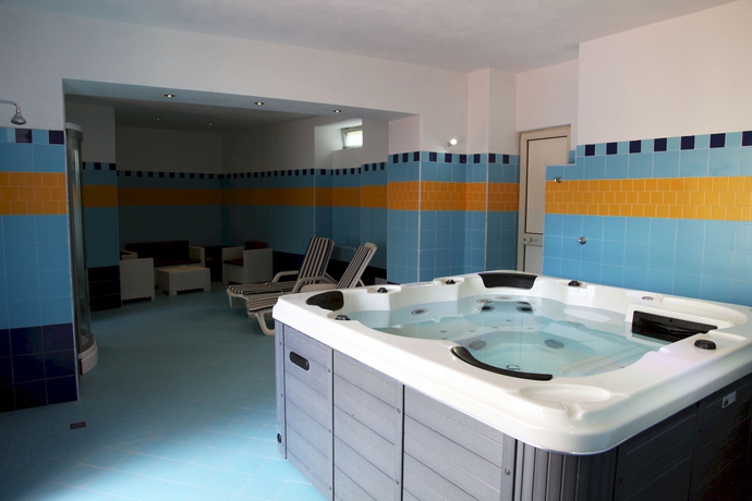 Imagen de la piscina del Hotel Bristol, Majo. Foto 15