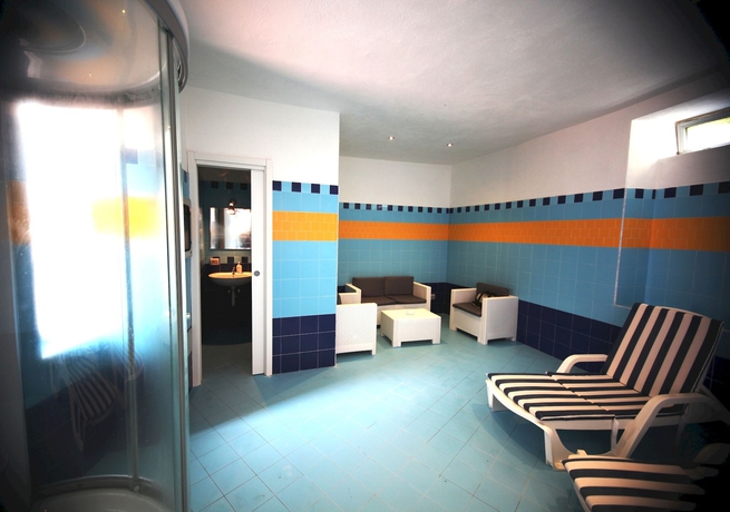 Imagen de la piscina del Hotel Bristol, Majo. Foto 16