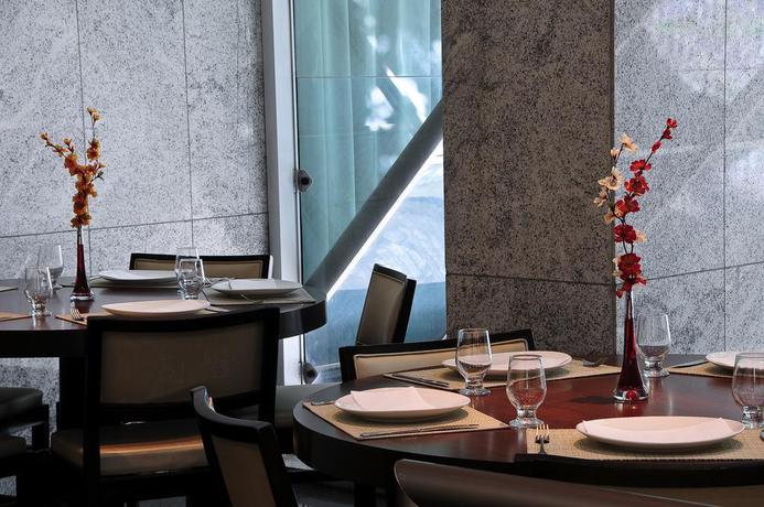 Imagen del bar/restaurante del Hotel Bristol Merit. Foto 4