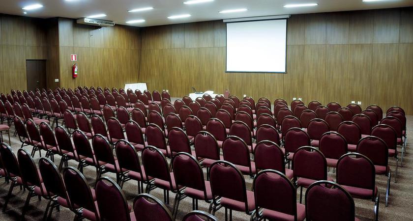 Imagen de los interiores del Hotel Bristol Merit. Foto 10