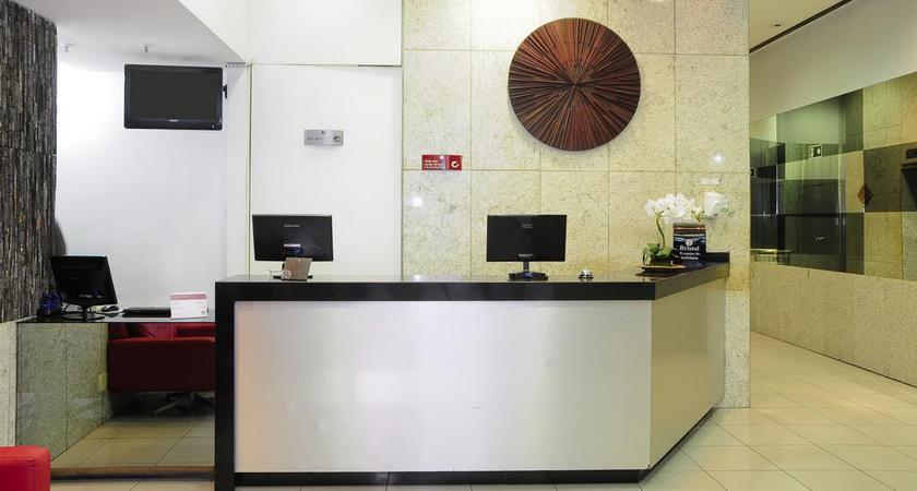 Imagen de los interiores del Hotel Bristol Merit. Foto 12