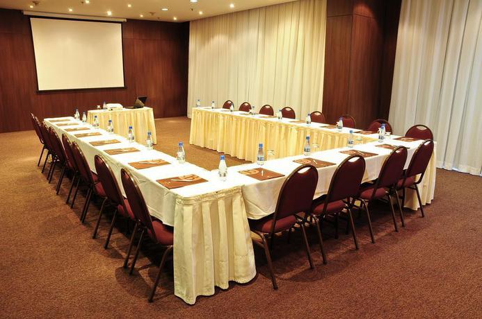 Imagen de los interiores del Hotel Bristol Merit. Foto 13