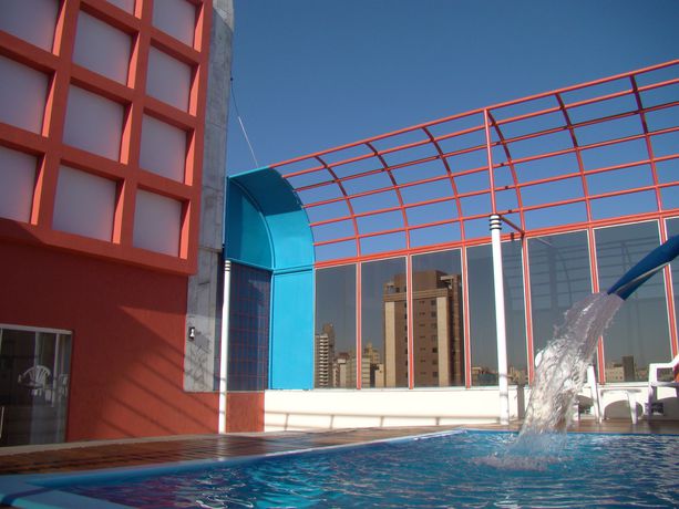 Imagen de la piscina del Hotel Bristol Metropolitan. Foto 12