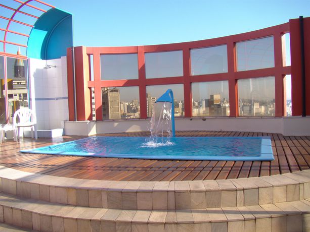 Imagen de la piscina del Hotel Bristol Metropolitan. Foto 13