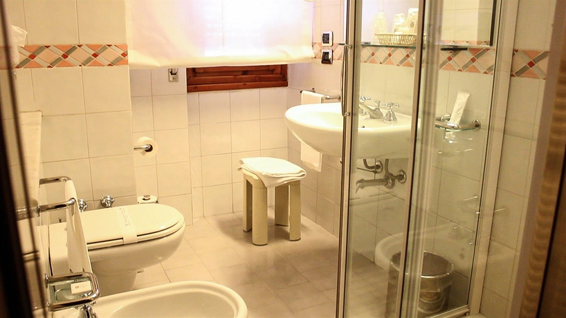 Imagen de la habitación del Hotel Bristol, Milán. Foto 4