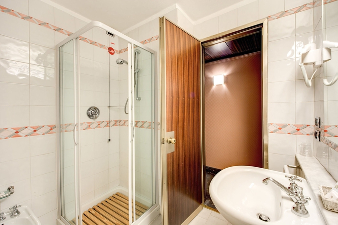 Imagen de la habitación del Hotel Bristol, Milán. Foto 5