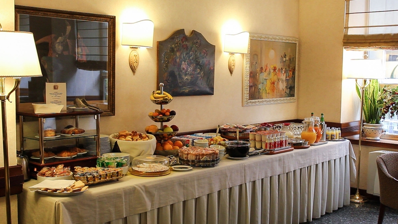 Imagen del bar/restaurante del Hotel Bristol, Milán. Foto 2