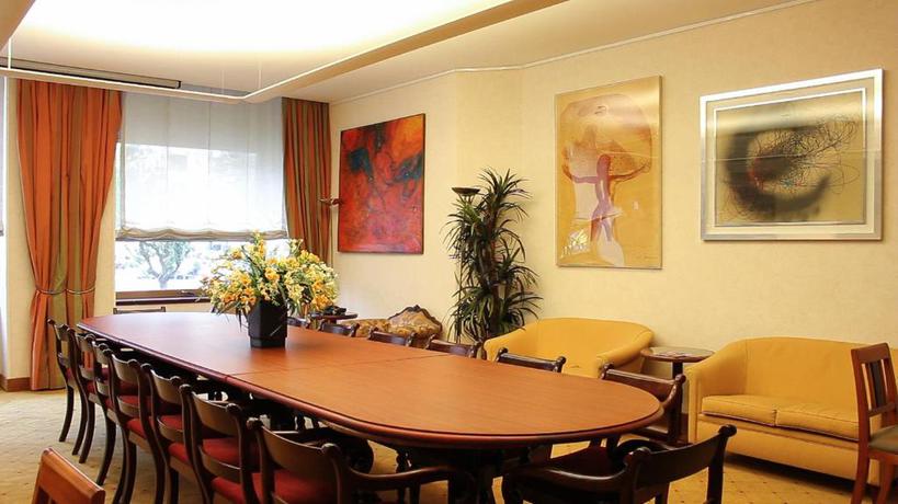 Imagen de los interiores del Hotel Bristol, Mil&aacute;n. Foto 11