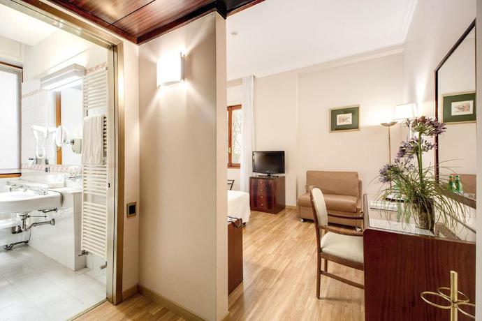 Imagen de la habitación del Hotel Bristol, Mil&aacute;n. Foto 7