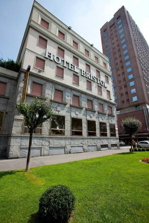 Imagen de los exteriores del Hotel Bristol, Mil&aacute;n. Foto 9