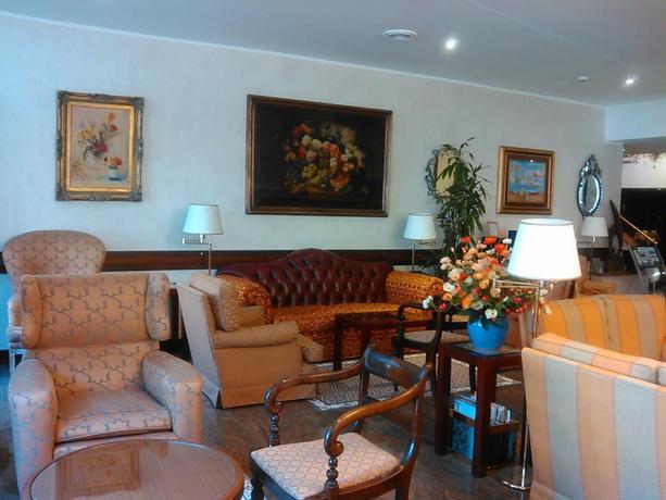 Imagen de los interiores del Hotel Bristol, Mil&aacute;n. Foto 12