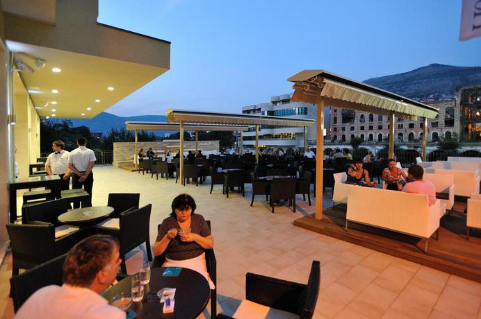 Imagen del bar/restaurante del Hotel Bristol, Mostar. Foto 9