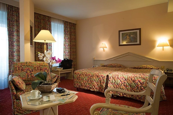 Imagen de la habitación del Hotel Bristol, Mulhouse. Foto 16