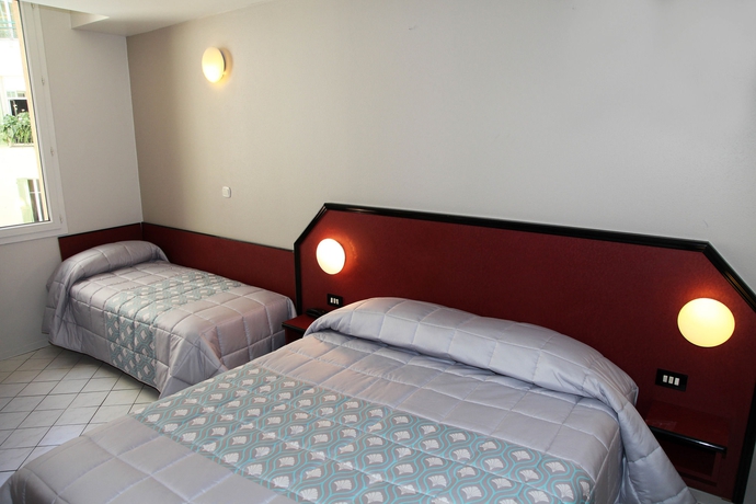 Imagen de la habitación del Hotel Bristol, Niza. Foto 6