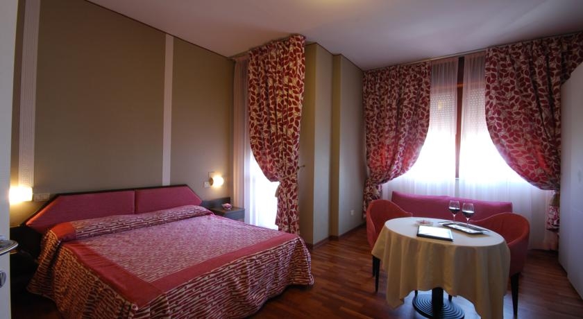Imagen general del Hotel Bristol, Pesaro. Foto 2