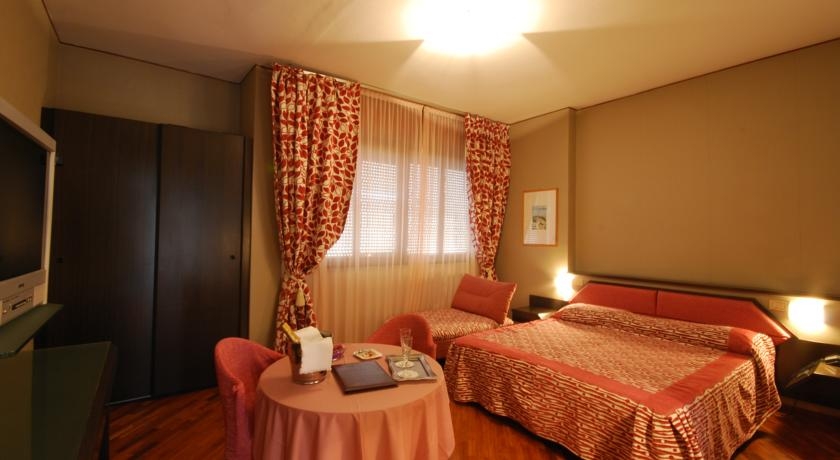 Imagen general del Hotel Bristol, Pesaro. Foto 3