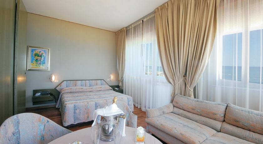 Imagen general del Hotel Bristol, Pesaro. Foto 4