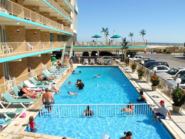 Imagen de la piscina del Hotel Bristol Plaza Resort Motel. Foto 19