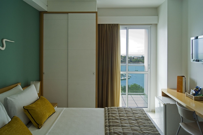 Imagen de la habitación del Hotel Bristol - Praia Do Canto. Foto 4