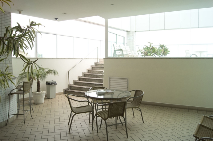 Imagen de la piscina del Hotel Bristol - Praia Do Canto. Foto 14