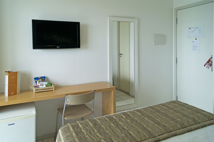 Imagen de la habitación del Hotel Bristol - Praia Do Canto. Foto 11