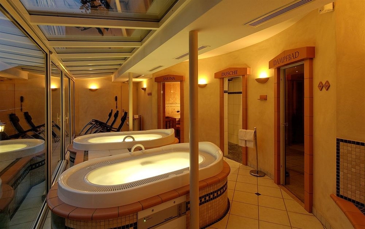 Imagen de la piscina del Hotel Bristol - Relais Du Silence. Foto 7