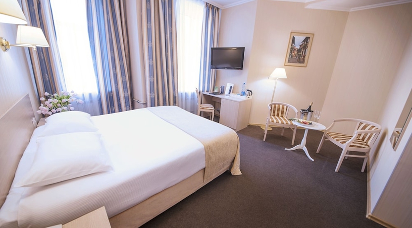 Imagen de la habitación del Hotel Bristol, San Petersburgo. Foto 13