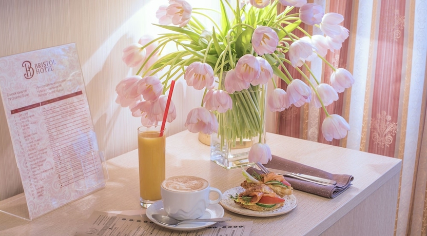 Imagen de la habitación del Hotel Bristol, San Petersburgo. Foto 15