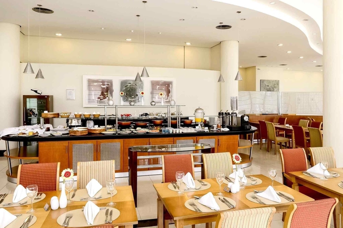 Imagen del bar/restaurante del Hotel Bristol Santo André. Foto 9