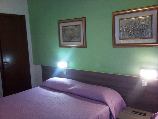 Imagen de la piscina del Hotel Bristol, Sesto San Giovanni. Foto 16