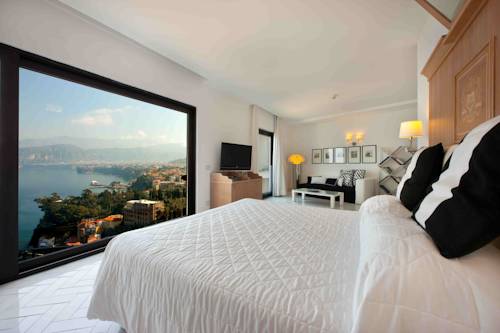 Imagen de la habitación del Hotel Bristol, Sorrento. Foto 13