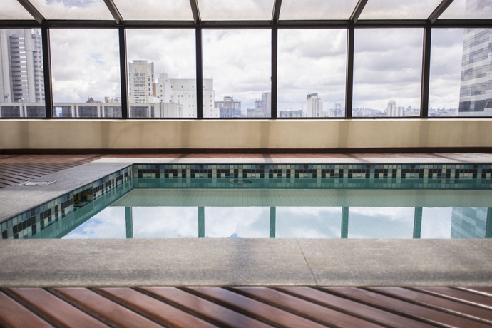 Imagen de la piscina del Hotel Bristol The Time. Foto 16