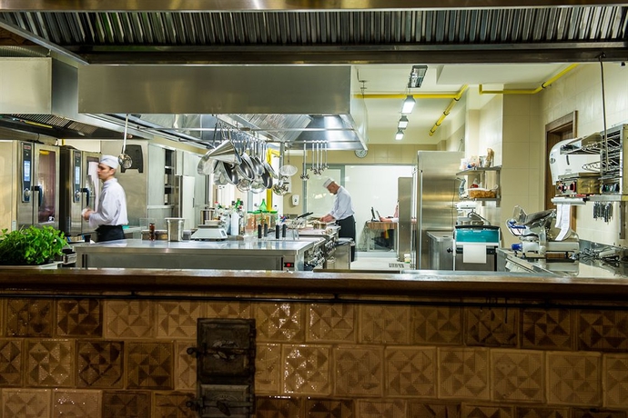 Imagen del bar/restaurante del Hotel Bristol Tradition and Luxury. Foto 5