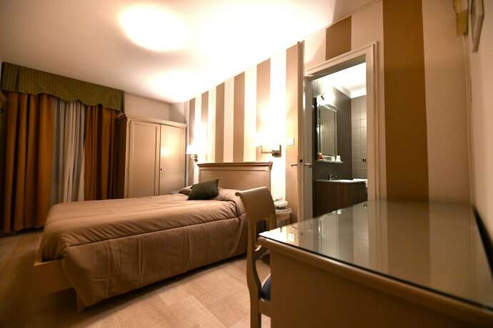 Imagen de la habitación del Hotel Bristol, Trieste. Foto 19