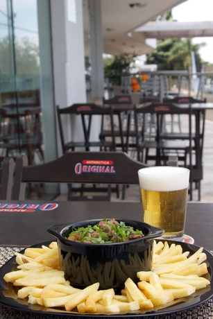 Imagen del bar/restaurante del Hotel Bristol Zaniboni. Foto 2