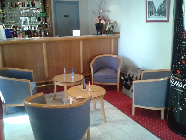 Imagen del bar/restaurante del Hotel Brit Aux Sacres. Foto 4