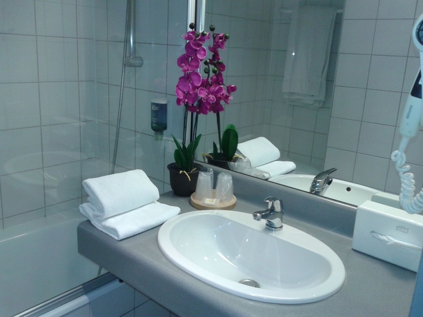 Imagen de la habitación del Hotel Brit Aux Sacres. Foto 12