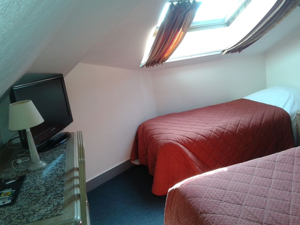 Imagen de la habitación del Hotel Brit Aux Sacres. Foto 13