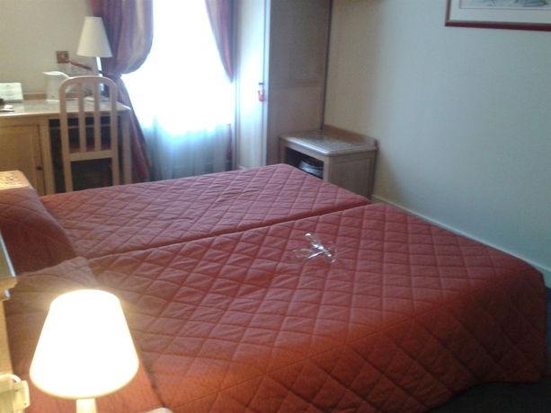 Imagen de la habitación del Hotel Brit Aux Sacres. Foto 14