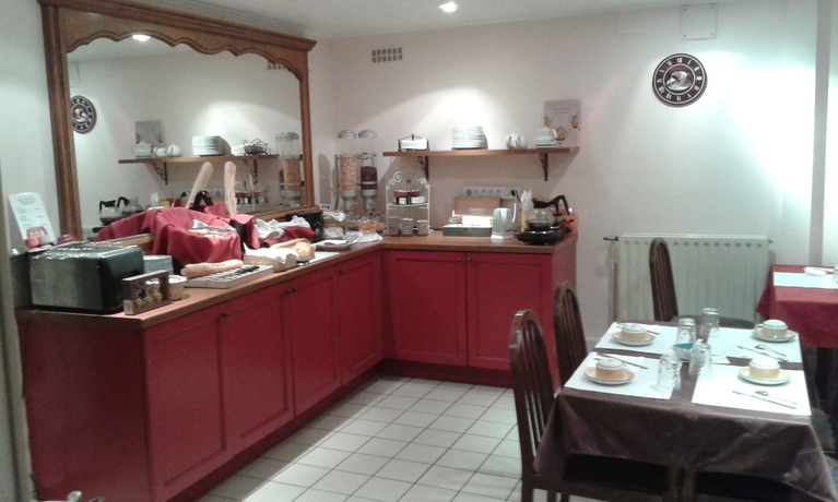 Imagen del bar/restaurante del Hotel Brit Aux Sacres. Foto 6