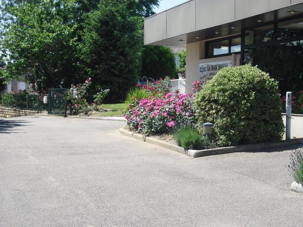 Imagen de los exteriores del Hotel Brit Avallon - Le Dak. Foto 5