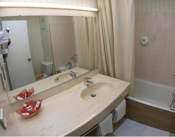 Imagen de la habitación del Hotel Brit Avallon - Le Dak. Foto 4