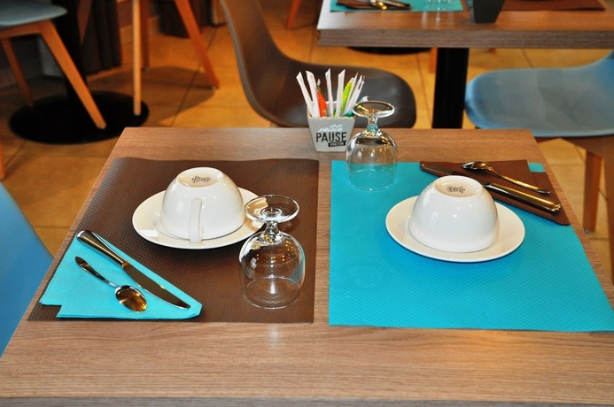 Imagen del bar/restaurante del Hotel Brit Azur - Cholet. Foto 5